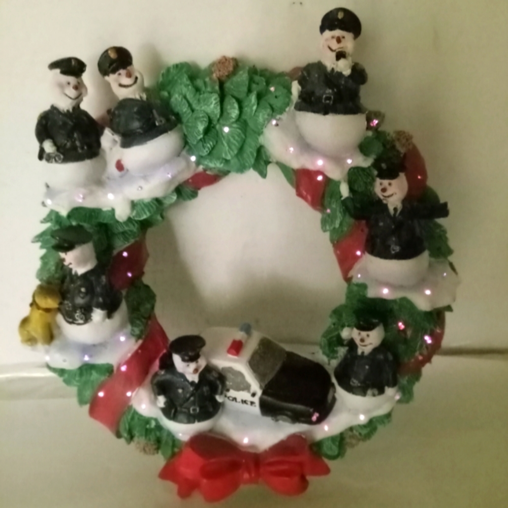 Lighted Policeman Snowmans Musical Holiday Wreath Resin